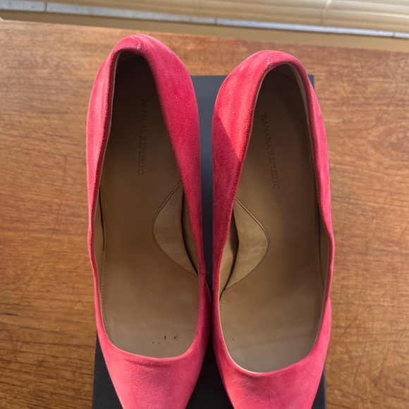 Sea-coral (pink/red) Banana Republic pointed toe pump! - Picture 4 of 7